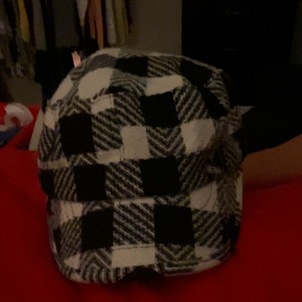 Black and white woven hat, size M/L.